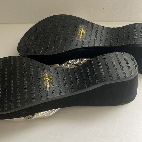 Yellow Box Silver wedge sandal, new. - Picture 6 of 7